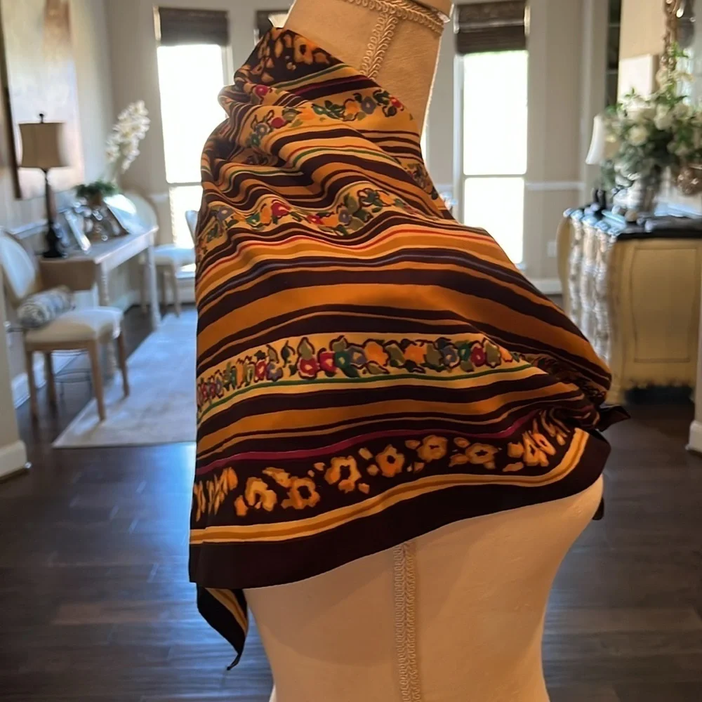 Totes Large Floral Scarf 30” x 30” Square 100% Polyester Made in Italy Floral